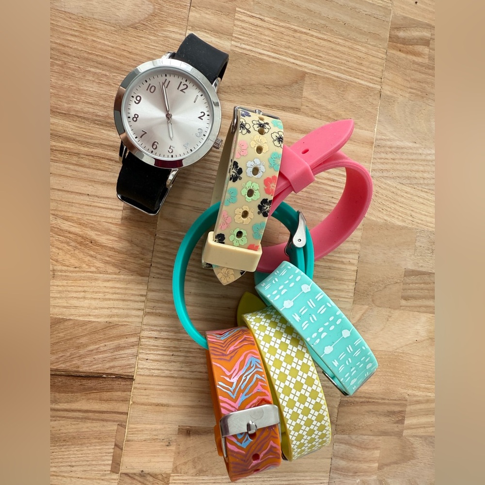 Unbranded ladies silver tone silicone interchangeable strap watch NEW BATTERY